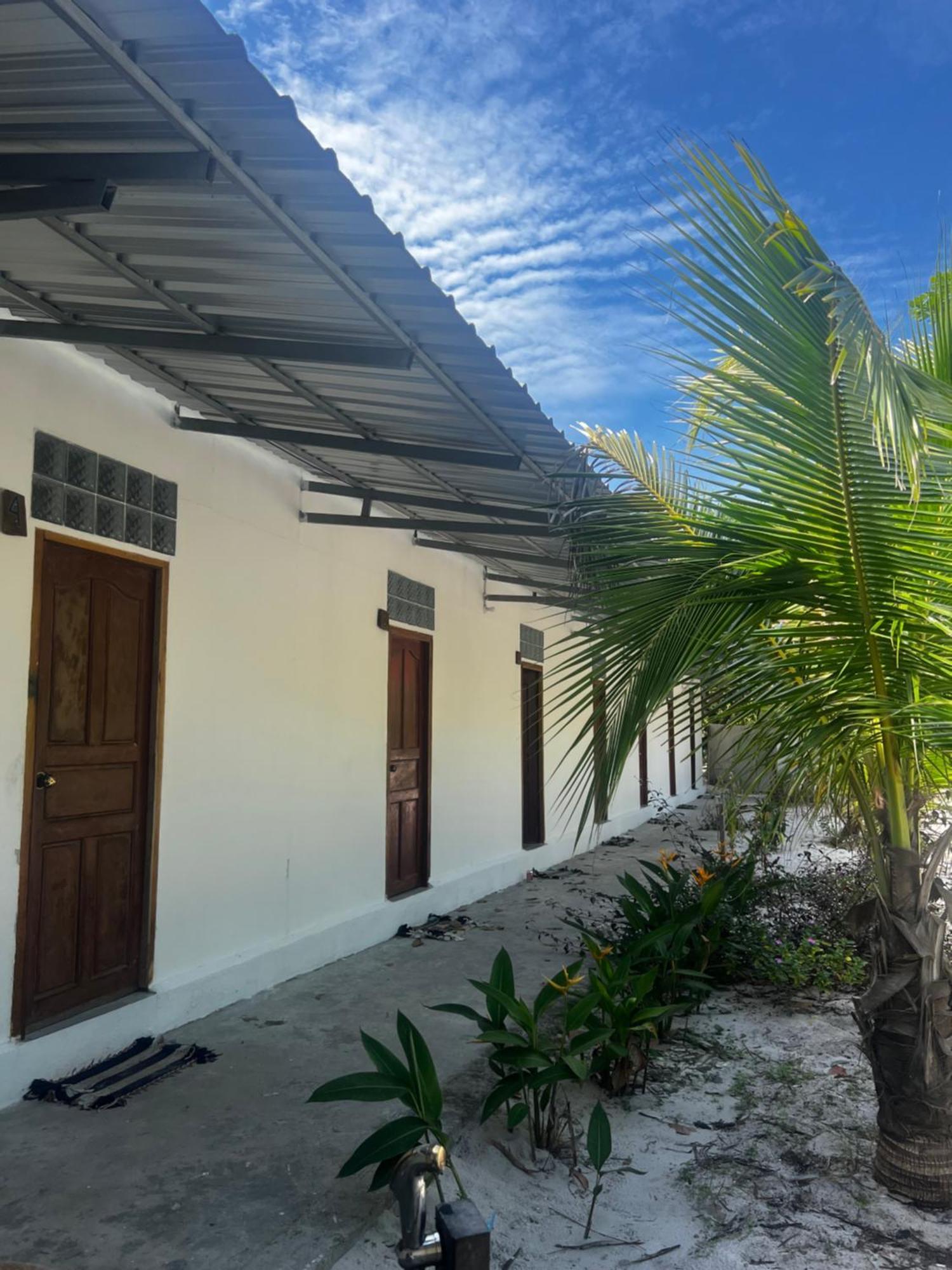 Rafikis Hostel Кох Ронг Айлънд Екстериор снимка